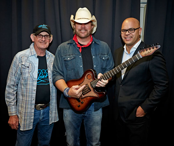 Toby Keith with Tomkins Guitar in Australia
